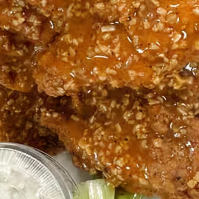 Griffins Garlic Hot Wings.